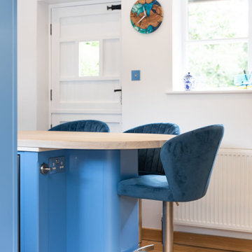 Italian-Inspired In-Frame Shaker Kitchen