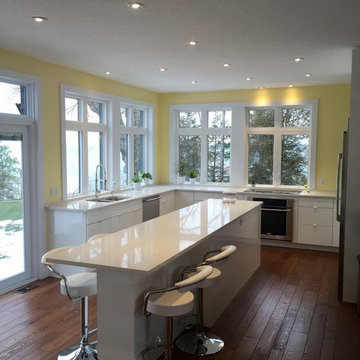 Modern High Gloss Lakehouse Kitchen