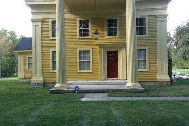Farmhouse exterior home idea in Detroit