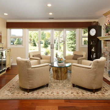 Family Room & Bar