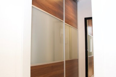Skydedøre walk in closet .