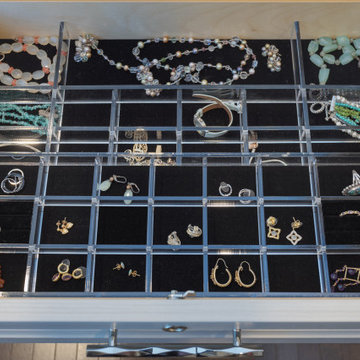 Transitional Walk-In Closet With Jewelry Organizer And Inserts