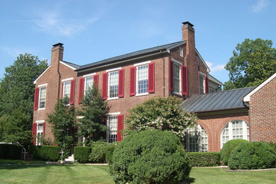 Mid-sized elegant red two-story brick house exterior photo in Nashville