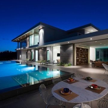 Benedict Canyon Beverly Hills modern home backyard swimming pool & entertainment