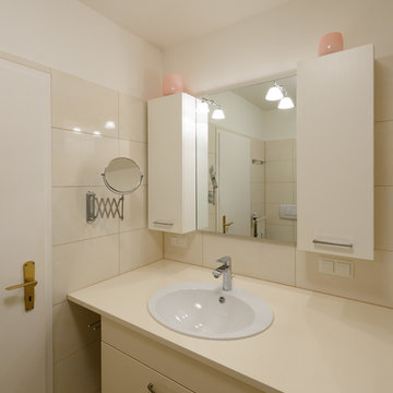 Badezimmer mit Waschmaschine