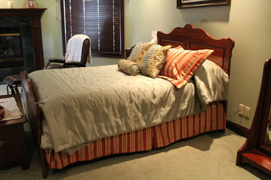 Traditional Bedding in Coral & Celadon Green