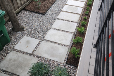 Design ideas for a contemporary landscaping in Houston.