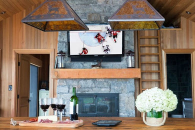 Inspiration for a rustic home design remodel in Toronto