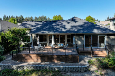 Example of a trendy deck design in Seattle