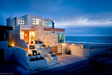 Trendy exterior home photo in Los Angeles