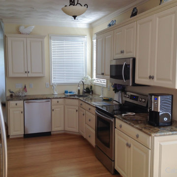 Cabinets.com | Jupiter Maple Antique White Cabinets