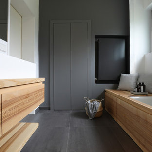 Bäder mit grauen Fliesen und Nische Ideen, Design & Bilder - November