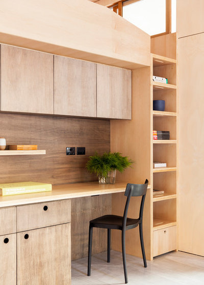 Contemporary Home Office by Forest and Wood Products Australia Ltd