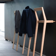 Produkte: 9 Herrendiener, die Kleidung still und mit Stil bereithalten