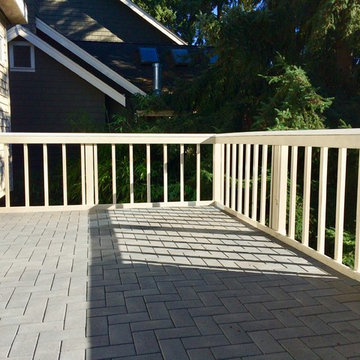 Contemporary Deck in Bellevue, Beaux Arts Village
