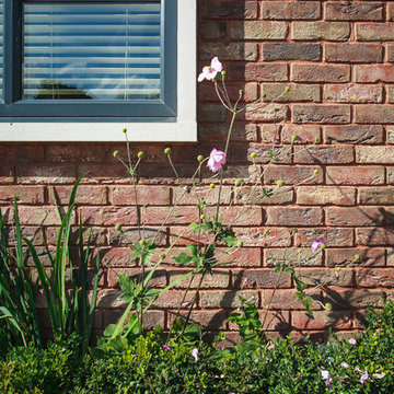 Contemporary in Timperley by Barnes Walker Landscape Architecture, Manchester