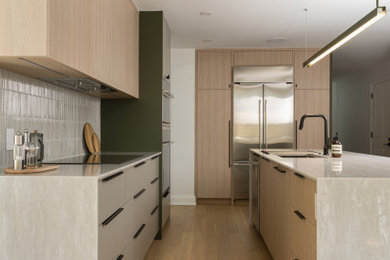 Inspiration for a contemporary kitchen in Ottawa.