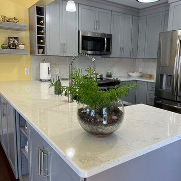 Kraftmaid Lyndale Maple Pebble Grey