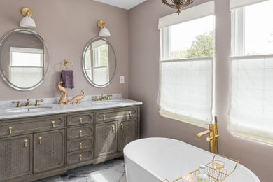Example of a bathroom design in Richmond