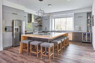 Transitional kitchen photo in Toronto