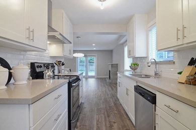 Example of a kitchen design in Orange County