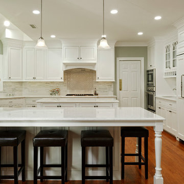 Alexandria Bright Appeal: White Kitchen with Peninsula