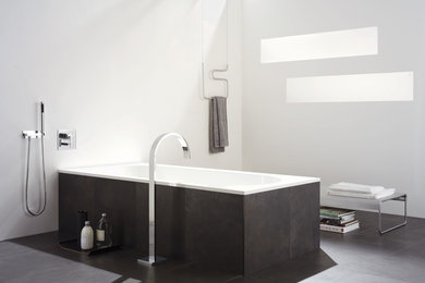 Example of a minimalist bathroom design in Atlanta