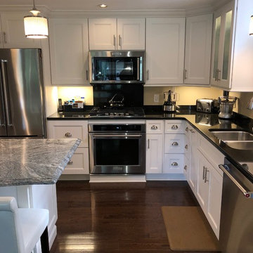Chic Transitional Kitchen