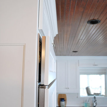 Side view zoom of refrigerator paneling