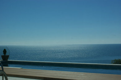 Pool and ocean merge together...