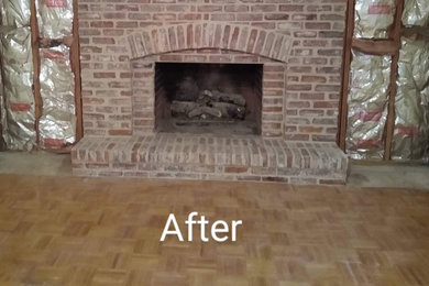 Example of a cottage home design design in Little Rock