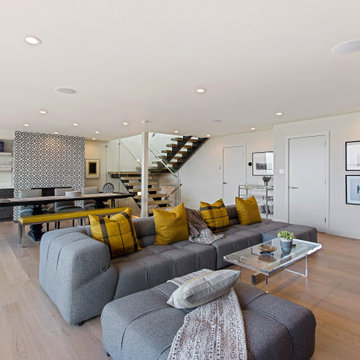 Another view of the entertainment level