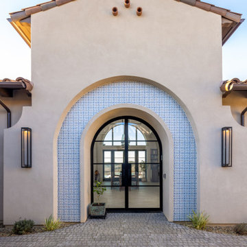Seamless Indoor-Outdoor Living: A Home Designed for Entertaining and Privacy