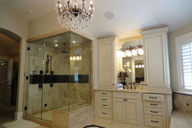 Bathroom - traditional bathroom idea in Vancouver