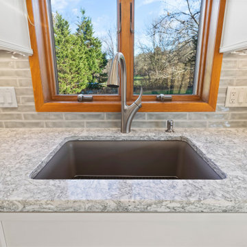 Kitchen with unique stonework