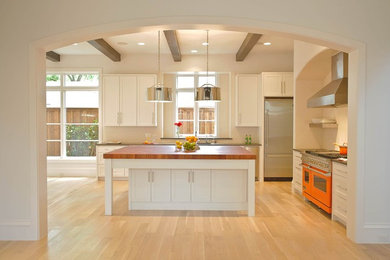 Transitional kitchen photo in Dallas