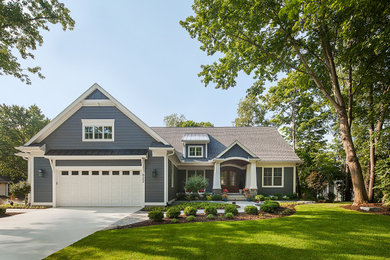 Inspiration for a craftsman exterior home remodel in Detroit