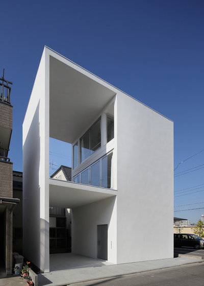 Модернизм Фасад дома by 山本卓郎建築設計事務所　TAKURO YAMAMOTO ARCHITECTS
