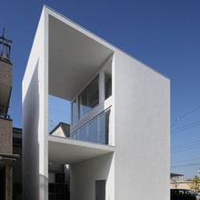 SMALL LOT  HOUSE with patio