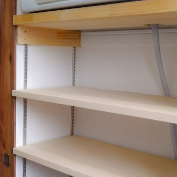 洗濯機置き場のリフォームと棚の設置工事