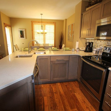 Large Corner Condo with Mountain Views