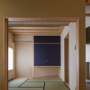 Design ideas for a modern home office and library in Kyoto with tatami flooring.