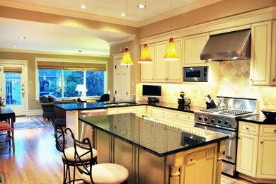 Elegant kitchen photo in Nashville