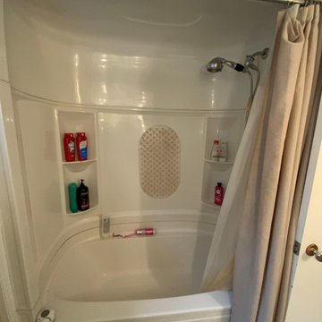 Out with the outdated tub surround!