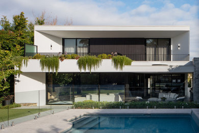 Transitional exterior in Melbourne.