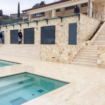 Esterno con piscina