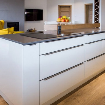 High Gloss and Laminate Kitchen