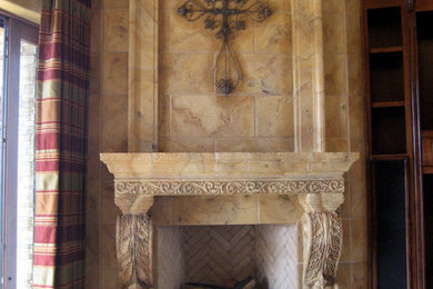 アルバカーキにある地中海スタイルのおしゃれな書斎 (標準型暖炉、コンクリートの暖炉まわり) の写真