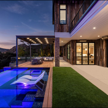 MODERN FARMHOUSE