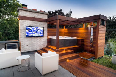 Outdoor patio shower - outdoor patio shower idea in Toronto with decking and a pergola